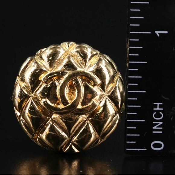 Vintage Authentic Chanel Quilted Logo Double CC Clip-on earrings - Picture 5 of 8